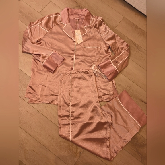 71.Nwt We Are Hah - Free People Satin Pink Pajama Set - Picture 1 of 1
